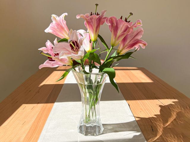 Image of Saphir Vase 21 cm with flowers